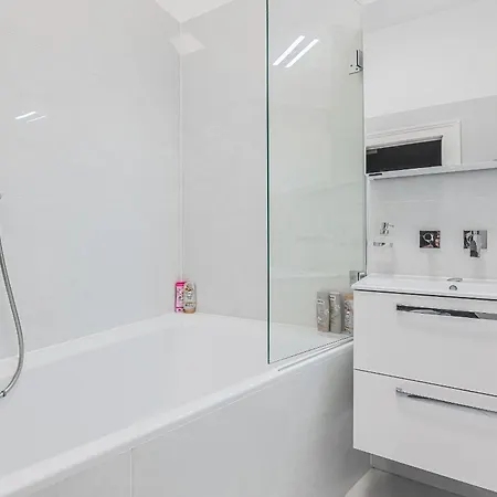 Private Room, Ac, W Kitchen