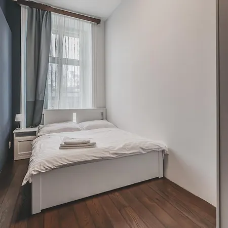 Private Room, Ac, W Kitchen 아파트 *