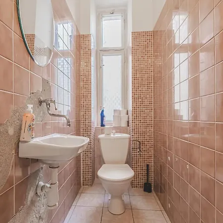 Private Room, Ac, W Kitchen * 프라하