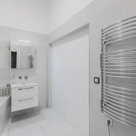 Private Room, Ac, W Kitchen 아파트 *
