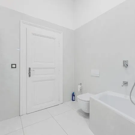 Private Room, Ac, W Kitchen *