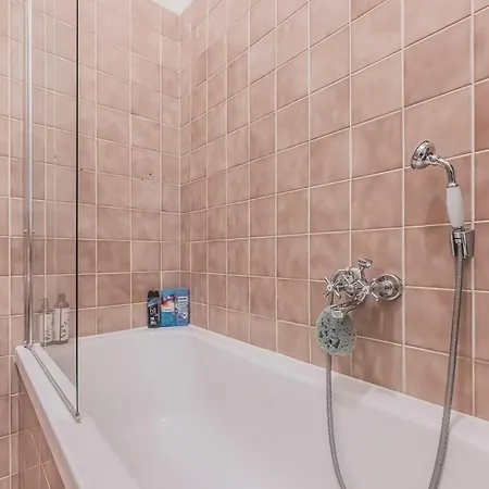 Private Room, Ac, W Kitchen 프라하